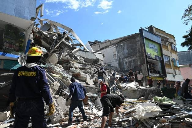 111 killed, 87 injured as magnitude 7.4 earthquake strikes Colombia PEREIRA, COLOMBIA - AUGUST 10: Residents and rescue workers carry out search, rescue and evacuation operations after a powerful earthquake struck Colombia, killing at least 18 people and causing widespread damage in Pereira, on August 10, 2026 in Pereira, Colombia. Preliminary reports indicate that several structures collapsed, buildings and roads were damaged, and some public services were temporarily disrupted. Hospitals activated emergency plans to treat the injured, while technical teams began assessing damaged buildings as authorities warned residents to avoid unsafe structures and remain alert for aftershocks. Alexis Munera Anadolu Pereira Colombia. Editorial use on  Copyright: x2026xAnadoluxAlexisxMunerax