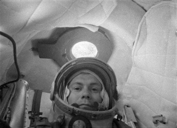 Pavel Popovich 9218093 12.08.1962 Cosmonaut Pavel Popovich in the cabin of the Vostok 4 spacecraft. RIA News Sputnik Russia  Copyright: xRIAxNewsx