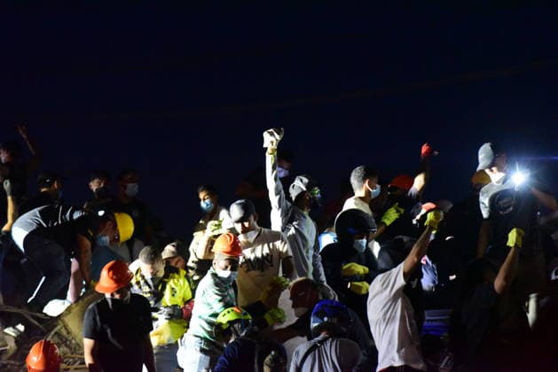 132 killed, 570 injured as magnitude 7.4 earthquake strikes Colombia CALI, COLOMBIA - AUGUST 10: Citizens and emergency response teams continue working to save lives and find the bodies of those who remain missing after a powerful earthquake struck Colombia, killing at least 18 people and causing widespread damage in Cali, Colombia, on August 10, 2026. According to the latest official report, the magnitude 7.4 earthquake has so far left 132 people dead and 570 injured nationwide, in addition to 1,575 homes affected and 61 buildings collapsed. In Cali, authorities have reported 188 people missing, while search and rescue operations continue in different parts of the city. Edwin Rodriguez Pipicano Anadolu Cali Colombia. Editorial use only.  Copyright: x2026xAnadoluxEdwinxRodriguezxPipicanox