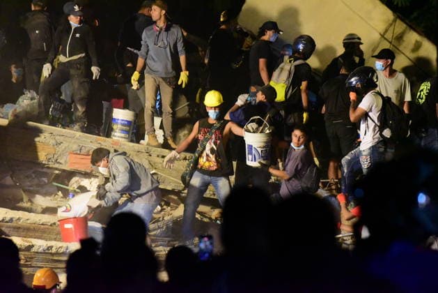 132 killed, 570 injured as magnitude 7.4 earthquake strikes Colombia CALI, COLOMBIA - AUGUST 10: Citizens and emergency response teams continue working to save lives and find the bodies of those who remain missing after a powerful earthquake struck Colombia, killing at least 18 people and causing widespread damage in Cali, Colombia, on August 10, 2026. According to the latest official report, the magnitude 7.4 earthquake has so far left 132 people dead and 570 injured nationwide, in addition to 1,575 homes affected and 61 buildings collapsed. In Cali, authorities have reported 188 people missing, while search and rescue operations continue in different parts of the city. Edwin Rodriguez Pipicano Anadolu Cali Colombia. Editorial use only.  Copyright: x2026xAnadoluxEdwinxRodriguezxPipicanox