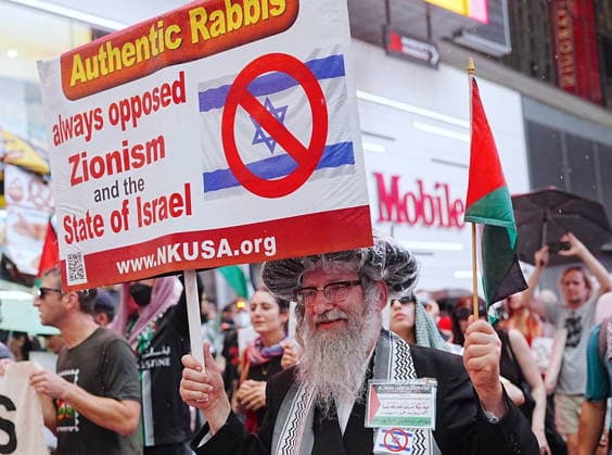 Rally for Anas Al-Sharif and the journalists of Gaza in New York NEW YORK, UNITED STATES - AUGUST 10: Protesters holding banners and Palestinian flags march to Times Square after picketing The New York Times to demand justice for Palestinian journalist Anas Al-Sharif and all journalists killed in Gaza by Israel, on August 10, 2026, in New York City, United States. Selcuk Acar Anadolu New York United States. Editorial use only. Please get in touch for any other usage.  Copyright: x2026xAnadoluxSelcukxAcarx