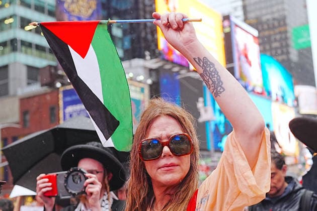 Rally for Anas Al-Sharif and the journalists of Gaza in New York NEW YORK, UNITED STATES - AUGUST 10: Protesters holding banners and Palestinian flags march to Times Square after picketing The New York Times to demand justice for Palestinian journalist Anas Al-Sharif and all journalists killed in Gaza by Israel, on August 10, 2026, in New York City, United States. Selcuk Acar Anadolu New York United States. Editorial use only. Please get in touch for any other usage.  Copyright: x2026xAnadoluxSelcukxAcarx