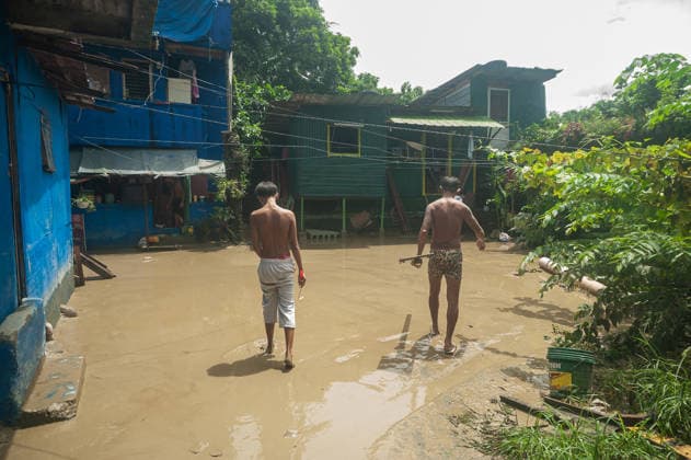 August 11, 2026, Quezon City, Quezon, Philippines: Evacuees in the residential areas of Quezon CIty, located near the currently overflowing La Mesa Dam seek shelter in a nearby school as flood and mud sweep through their streets and houses. Quezon City Philippines - ZUMAy102 20260811_zip_y102_003 Copyright: xKenosisxYapx