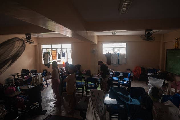 August 11, 2026, Quezon City, Quezon, Philippines: Evacuees in the residential areas of Quezon CIty, located near the currently overflowing La Mesa Dam seek shelter in a nearby school as flood and mud sweep through their streets and houses. Quezon City Philippines  - ZUMAy102 20260811_zip_y102_013 Copyright: xKenosisxYapx