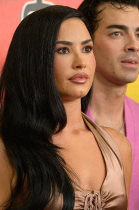 BURBANK, USA, August 10, 2026: Demi Lovato and Joe Jonas at the world premiere of Disney s *Camp Rock 3* at the Walt Disney Studio Lot. Photo by Paul Smith, Featureflash 458817, August 10, 2026, Burbank, CA  Copyright: xPaulxSmithx xFeaturesxFlashx xStarfacex STAR_458817_020