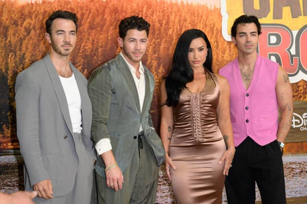BURBANK, USA, August 10, 2026: Kevin Jonas, Nick Jonas, Demi Lovato, and Joe Jonas at the world premiere of Disney s *Camp Rock 3* at the Walt Disney Studio Lot. Photo by Paul Smith, Featureflash 458817, August 10, 2026, Burbank, CA  Copyright: xPaulxSmithx xFeaturesxFlashx xStarfacex STAR_458817_021
