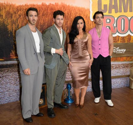 BURBANK, USA, August 10, 2026: Kevin Jonas, Nick Jonas, Demi Lovato, and Joe Jonas at the world premiere of Disney s *Camp Rock 3* at the Walt Disney Studio Lot. Photo by Paul Smith, Featureflash 458817, August 10, 2026, Burbank, CA  Copyright: xPaulxSmithx xFeaturesxFlashx xStarfacex STAR_458817_023