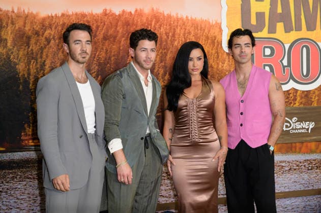 BURBANK, USA, August 10, 2026: Kevin Jonas, Nick Jonas, Demi Lovato, and Joe Jonas at the world premiere of Disney s *Camp Rock 3* at the Walt Disney Studio Lot. Photo by Paul Smith, Featureflash 458817, August 10, 2026, Burbank, CA  Copyright: xPaulxSmithx xFeaturesxFlashx xStarfacex STAR_458817_025