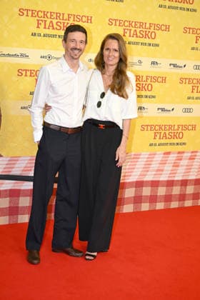 Oliver Berben mit Ehefrau Katrin - Weltpremiere Steckerlfischfiasko Mathaeser Filmpalast in Muenchen - 10.August 2026 *** Oliver Berben with his wife Katrin at the world premiere of *Steckerlfischfiasko* at the Mathaeser Filmpalast in Munich on August 10, 2026