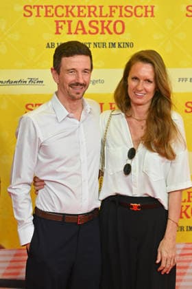Oliver BERBEN mit Ehefrau Katrin BERBEN. Weltpremiere STECKERLFISCHFIASKO am 10.08.20226 im Mathaeser Kino in Muenchen. Roter Teppich,Red Carpet. *** Oliver BERBEN with his wife Katrin BERBEN at the world premiere of *STECKERLFISCHFIASKO* on August 10, 20226, at the Mathaeser Kino in Munich. Red Carpet