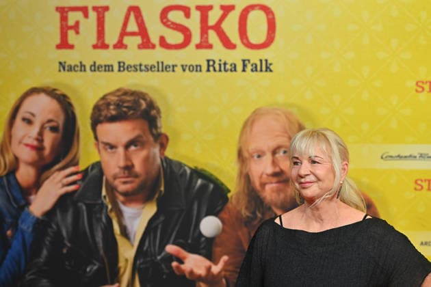 Rita FALK (Autorin), Einzelbild,angeschnittenes Einzelmotiv,Portraet,Portrait,Porträt. Weltpremiere STECKERLFISCHFIASKO am 10.08.20226 im Mathaeser Kino in Muenchen. Roter Teppich,Red Carpet. *** Rita FALK, Author; Single Image, Cropped Single Motif, Portrait; World Premiere of *STECKERLFISCHFIASKO* on August 10, 20226, at the Mathaeser Kino in Munich; Red Carpet