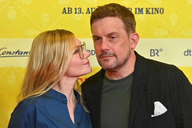 Johanna Christine GEHLEN (Schauspielerin), Sebastian BEZZEL (Schauspieler). Weltpremiere STECKERLFISCHFIASKO am 10.08.20226 im Mathaeser Kino in Muenchen. Roter Teppich,Red Carpet. *** Johanna Christine GEHLEN, actress; Sebastian BEZZEL, actor; World premiere of *STECKERLFISCHFIASKO* on August 10, 20226, at the Mathaeser Kino in Munich; Red Carpet