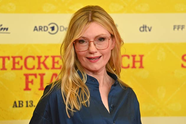 Johanna Christine GEHLEN (Schauspielerin), Einzelbild,angeschnittenes Einzelmotiv,Portraet,Portrait,Porträt. Weltpremiere STECKERLFISCHFIASKO am 10.08.20226 im Mathaeser Kino in Muenchen. Roter Teppich,Red Carpet. *** Johanna Christine GEHLEN, actress; single image, cropped close-up, portrait; World Premiere of *STECKERLFISCHFIASKO* on August 10, 2022, at the Mathäuser Kino in Munich; Red Carpet
