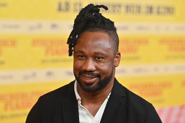 Castro Dokyi AFFUM (Schauspieler), Einzelbild,angeschnittenes Einzelmotiv,Portraet,Portrait,Porträt. Weltpremiere STECKERLFISCHFIASKO am 10.08.20226 im Mathaeser Kino in Muenchen. Roter Teppich,Red Carpet. *** Castro Dokyi AFFUM, actor; still image, cropped single shot, portrait; World Premiere of *STECKERLFISCHFIASKO* on August 10, 20226, at the Mathäuser Kino in Munich; red carpet