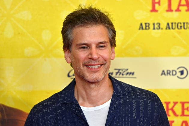 Florian ODENDAHL (Schauspieler), Einzelbild,angeschnittenes Einzelmotiv,Portraet,Portrait,Porträt. Weltpremiere STECKERLFISCHFIASKO am 10.08.20226 im Mathaeser Kino in Muenchen. Roter Teppich,Red Carpet. *** Florian ODENDAHL, actor; still image, cropped single shot, portrait; World Premiere of *STECKERLFISCHFIASKO* on August 10, 2022, at the Mathäuser Kino in Munich; Red Carpet