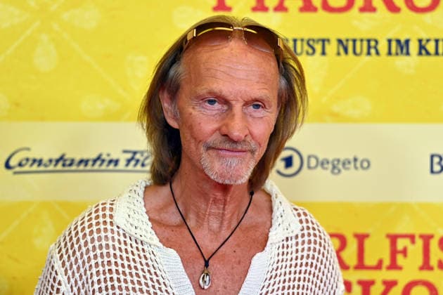 Eisi GULP (Schauspieler), Einzelbild,angeschnittenes Einzelmotiv,Portraet,Portrait,Porträt. Weltpremiere STECKERLFISCHFIASKO am 10.08.20226 im Mathaeser Kino in Muenchen. Roter Teppich,Red Carpet. *** Eisi GULP, actor; still image; cropped close-up; portrait; World Premiere of *STECKERLFISCHFIASKO* on August 10, 20226, at the Mathäuser Kino in Munich; red carpet
