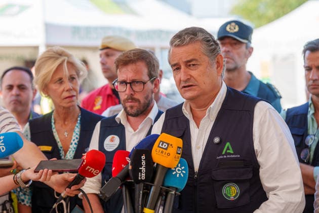 More than 500 personnel are fighting the fire in Niebla, Huelva. The First Vice President and Minister of the Presidency, Health and Emergencies, Antonio Sanz, speaks to the media at the Forward Command Post for the Niebla, Huelva, wildfire before the coordination meeting August 11, 2026, in Niebla, Huelva, Andalusia, Spain More than 500 personnel from the Military Emergency Unit (UME) and the Civil Guard are now participating in efforts to extinguish the forest fire in Niebla, Huelva, following a further expansion of the human and material resources allocated to this operation. In addition, the UME has added four new bulldozers that will be deployed throughout Tuesday, primarily for use in the rear area. AUGUST 11, 2026 Francisco J Niebla  Copyright: xFranciscoxJ.xOlmox 7709380