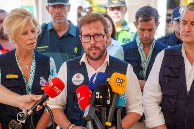 More than 500 personnel fighting the wildfire in Niebla, Huelva The acting Government Delegate for Andalusia, Francisco Toscano, speaks to the media at the Forward Command Post for the wildfire in Niebla, Huelva August 11, 2026, in Niebla, Huelva, Andalusia, Spain More than 500 personnel from the Military Emergency Unit (UME) and the Civil Guard are now participating in efforts to extinguish the forest fire in Niebla, Huelva, following a further expansion of the human and material resources allocated to this operation. In addition, the UME has added four new bulldozers that will be deployed throughout Tuesday, primarily for use in the rear area. AUGUST 11, 2026 Francisco J. Niebla, Huelva, Andalusia, Spain Niebla, Huelva, Andalusia, Spain  Copyright: xFranciscoxJ.xOlmox 7709395
