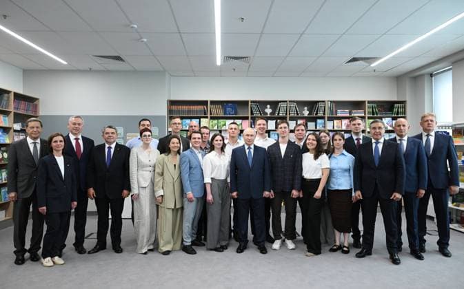 Russia Putin Siberian Federal District 9220454 11.08.2026 Russian President Vladimir Putin poses for a family photo with students, postgraduates and young scientists from the Novosibirsk region following a meeting at the Specialized Educational and Scientific Centre of Novosibirsk State University (NSU) in Novosibirsk, Russia. Kristina Solovyova Sputnik Novosibirsk Region Russia  Copyright: xKristinaxSolovyovax