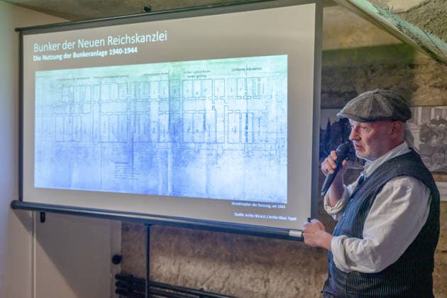 Erhalt des Großen Bunkers der Neuen Reichskanzlei, Präsentation Berlin, Verein Berliner Unterwelten, Unterirdische Ausstellungsräume des Vereins, Am Zeughaus, Dietmar Arnold, Vorsitzender, für den Erhalt des Großen Bunkers der Neuen Reichskanzlei, Präsentation, Pressekonferenz Berlin Berlin GER *** Preservation of the Great Bunker of the New Reich Chancellery, Presentation in Berlin, Berliner Unterwelten Association, the association’s underground exhibition spaces, Am Zeughaus, Dietmar Arnold, Chairman, for the Preservation of the Large Bunker of the New Reich Chancellery, Presentation, Press Conference, Berlin, Germany