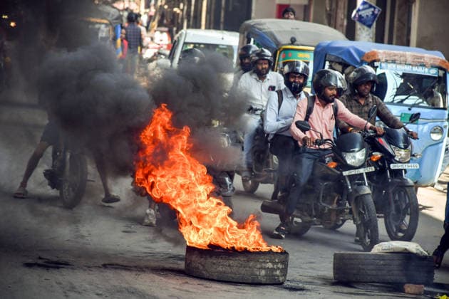 Protest Over Irregularities in the Recruitment Examinations in Ranchi Ranchi, Aug 11 (ANI): A view of the tyre burning on a road during the statewide Jharkhand Bandh , called by BJP workers as they protest over the alleged irregularities in recruitment examinations, in Ranchi on Tuesday. Ranchi Jharkhand India Copyright: xANIx ANI_20260811058
