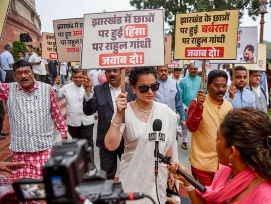 NDA leaders march, stage protest at Parliament™s Makar Dwar over Ranchi student protest New Delhi, Aug 11 (ANI): Bhartiya Janta Party MP Kangna Ranaut and other NDA leaders take out a march and stage a protest at Makar Dwar of Parliament over alleged police action against protesting students in Ranchi, Jharkhand, during the ongoing Monsoon Session, in New Delhi on Tuesday. New Delhi Delhi India Copyright: xANIx ANI_20260811079