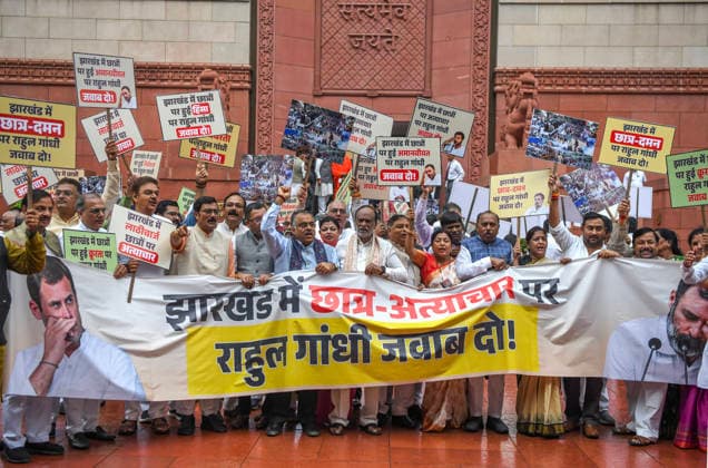 NDA leaders march, stage protest at Parliament™s Makar Dwar over Ranchi student protest New Delhi, Aug 11 (ANI): NDA leaders take out a march and stage a protest at Makar Dwar of Parliament over alleged police action against protesting students in Ranchi, Jharkhand, during the ongoing Monsoon Session, in New Delhi on Tuesday. New Delhi Delhi India Copyright: xANIx ANI_20260811082