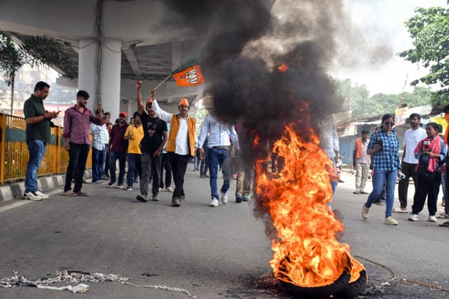 Protest Over Irregularities in the Recruitment Examinations in Ranchi Ranchi, Aug 11 (ANI): A tyre burns on the middle of the road during the statewide Jharkhand Bandh and the BJP workers protest over the alleged irregularities in recruitment examinations, in Ranchi on Tuesday. Ranchi Jharkhand India Copyright: xANIx ANI_20260811105