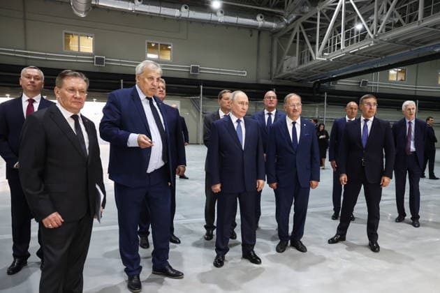 RUSSIA, NOVOSIBIRSK - AUGUST 11, 2026: Russia s President Vladimir Purin (C) visits Shared Research Facility of the Siberian Ring Source of Photons (SKIF). Pictured L-R: Novosibirsk Region Governor Andrei Travnikov, Alexei Likhachev, Director General of the Rosatom State Atomic Energy Corporation, and Valery Bukhtiyarov, Director of Boreskov Institute of Catalysis of the Siberian Branch of the Russian Academy of Sciences; pictured R-L: Russian President Putin s adviser Andrei Fursenko, Russia s Science and Higher Education Minister Valery Falkov, Pavel Logachev (3rd R), Director of Budker Institute of Nuclear Physics of the Siberian Branch of the Russian Academy of Sciences and Russia s Deputy Prime Minister Dmitry Chernyshenko (5th R) Nov  - ZUMAt113 20260811_zaa_t113_179 Copyright: xSergeixFadeichevx