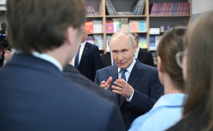 Russian President Putin Visits Novosibirsk State University Center Russian President Vladimir Putin visits a specialized scientific and educational center at Novosibirsk State University during a visit to the Novosibirsk region, Russia, on August 11, 2026. Putin toured the facilities, spoke with students, postgraduate students and young scientists, and viewed a presentation on the university’s new campus. Russian President official apaimages Russia Russia Russian Federation 110826_Russia_RPO_00(2) Copyright: xapaimagesxRussianxPresidentxxofficialx xapaimagesx