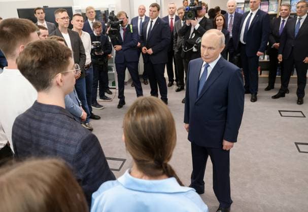Russia Putin Siberian Federal District 9220572 11.08.2026 Russian President Vladimir Putin meets with students, postgraduates and young scientists from the Novosibirsk region at the Specialized Educational and Scientific Centre of Novosibirsk State University (NSU) in Novosibirsk, Russia. Maxim Stulov Sputnik Novosibirsk Region Russia  Copyright: xMaximxStulovx