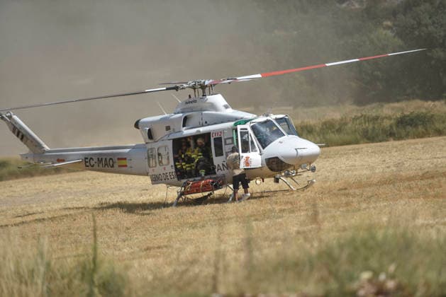The wildfire in Las Penas de Riglos, Huesca, continues to spread, with 3,500 hectares burned and more than 500 people evacuated. Firefighters are working to extinguish the wildfire in Las Penas de Riglos, as of August 11, 2026, in Las Penas de Riglos, Hoya de Huesca, Huesca, Aragon, Spain. The wildfire that began on Monday, August 10, in the municipality of Las Penas de Riglos, Huesca, continues to spread on Tuesday, with some 3,500 hectares burned and a total of 156 people evacuated. This morning, the evacuation of Bailo, Alastuey, and Larués was ordered. AUGUST 11, 2026. Veró, Huesca, Aragon, Huesca, Aragon, Spain  Copyright: xVeronicaxLacasax 7709871