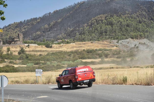 The wildfire in Las Penas de Riglos, Huesca, continues to spread, with 3,500 hectares burned and more than 500 people evacuated. Firefighters are working to extinguish the wildfire in Las Penas de Riglos, as of August 11, 2026, in Las Penas de Riglos, Hoya de Huesca, Huesca, Aragon, Spain. The wildfire that began on Monday, August 10, in the municipality of Las Penas de Riglos, Huesca, continues to spread on Tuesday, with some 3,500 hectares burned and a total of 156 people evacuated. This morning, the evacuation of Bailo, Alastuey, and Larués was ordered. AUGUST 11, 2026. Veró, Huesca, Aragon, Huesca, Aragon, Spain  Copyright: xVeronicaxLacasax 7709873