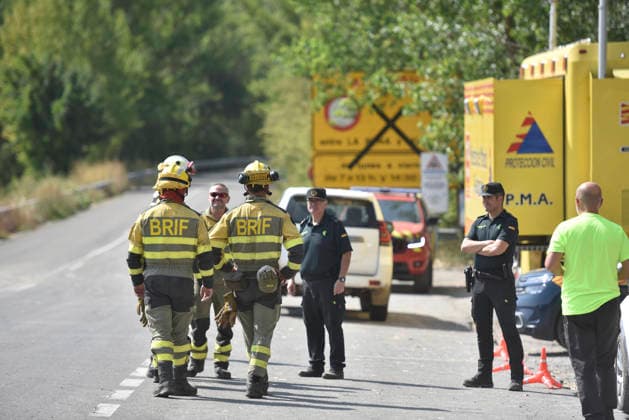 The wildfire in Las Penas de Riglos, Huesca, continues to spread, with 3,500 hectares burned and more than 500 people evacuated. Firefighters are working to extinguish the wildfire in Las Penas de Riglos, as of August 11, 2026, in Las Penas de Riglos, Hoya de Huesca, Huesca, Aragon, Spain. The wildfire that began on Monday, August 10, in the municipality of Las Penas de Riglos, Huesca, continues to spread on Tuesday, with some 3,500 hectares burned and a total of 156 people evacuated. This morning, the evacuation of Bailo, Alastuey, and Larués was ordered. AUGUST 11, 2026. Veró, Huesca, Aragon, Huesca, Aragon, Spain  Copyright: xVeronicaxLacasax 7709876
