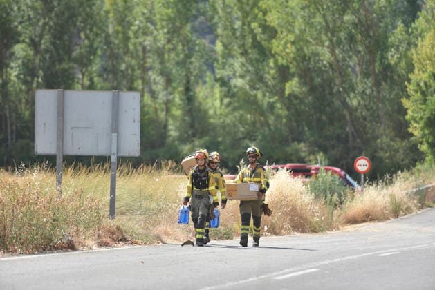 The wildfire in Las Penas de Riglos, Huesca, continues to spread, with 3,500 hectares burned and more than 500 people evacuated. Firefighters are working to extinguish the wildfire in Las Penas de Riglos, as of August 11, 2026, in Las Penas de Riglos, Hoya de Huesca, Huesca, Aragon, Spain. The wildfire that began on Monday, August 10, in the municipality of Las Penas de Riglos, Huesca, continues to spread on Tuesday, with some 3,500 hectares burned and a total of 156 people evacuated. This morning, the evacuation of Bailo, Alastuey, and Larués was ordered. AUGUST 11, 2026. Veró, Huesca, Aragon, Huesca, Aragon, Spain  Copyright: xVeronicaxLacasax 7709877