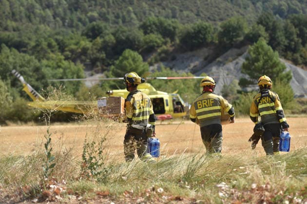 The wildfire in Las Penas de Riglos, Huesca, continues to spread, with 3,500 hectares burned and more than 500 people evacuated. Firefighters are working to extinguish the wildfire in Las Penas de Riglos, as of August 11, 2026, in Las Penas de Riglos, Hoya de Huesca, Huesca, Aragon, Spain. The wildfire that began on Monday, August 10, in the municipality of Las Penas de Riglos, Huesca, continues to spread on Tuesday, with some 3,500 hectares burned and a total of 156 people evacuated. This morning, the evacuation of Bailo, Alastuey, and Larués was ordered. AUGUST 11, 2026. Veró, Huesca, Aragon, Huesca, Aragon, Spain  Copyright: xVeronicaxLacasax 7709880