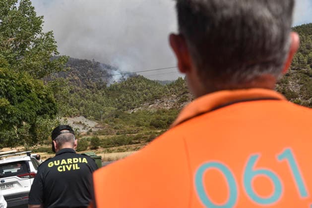 The wildfire in Las Penas de Riglos, Huesca, continues to spread, with 3,500 hectares burned and more than 500 people evacuated. View of the wildfire in Las Penas de Riglos on August 11, 2026, in Las Penas de Riglos, Hoya de Huesca, Huesca, Aragon, Spain. The wildfire that began on Monday, August 10, in the municipality of Las Penas de Riglos, Huesca, continues to spread on Tuesday, with some 3,500 hectares burned and a total of 156 people evacuated. This morning, the evacuation of Bailo, Alastuey, and Larués was ordered. AUGUST 11, 2026. Veró, Huesca, Aragon, Huesca, Aragon, Spain  Copyright: xVeronicaxLacasax 7709893