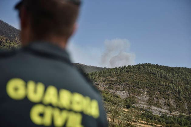 The wildfire in Las Penas de Riglos, Huesca, continues to spread, with 3,500 hectares burned and more than 500 people evacuated. View of the wildfire in Las Penas de Riglos on August 11, 2026, in Las Penas de Riglos, Hoya de Huesca, Huesca, Aragon, Spain. The wildfire that began on Monday, August 10, in the municipality of Las Penas de Riglos, Huesca, continues to spread on Tuesday, with some 3,500 hectares burned and a total of 156 people evacuated. This morning, the evacuation of Bailo, Alastuey, and Larués was ordered. AUGUST 11, 2026. Veró, Huesca, Aragon, Huesca, Aragon, Spain  Copyright: xVeronicaxLacasax 7709895