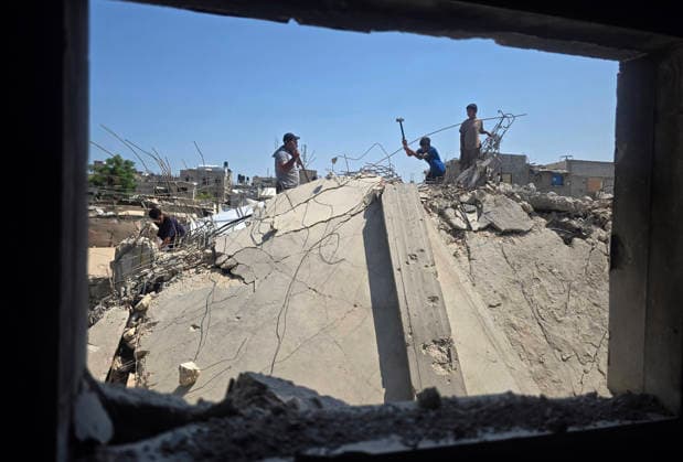 Palestinians Clear Rubble to Return to Destroyed Homes in Khan Younis Palestinians clear rubble from their destroyed homes in Khan Younis refugee camp in the southern Gaza Strip, on August 11, 2026, as they prepare to move their tents to the area amid continued rubble accumulation and delays in debris removal and reconstruction. Families say overcrowding and the spread of insects and rodents in displacement areas have prompted them to try to return to the sites of their destroyed homes. Photo by Tariq Mohammad APA Images Khan Yunis Gaza Strip Palestinian Territory 110826_Khan_Yunis_TM_01(12) Copyright: xapaimagesxTariqxMohammad xapaimagesx