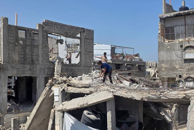 Palestinians Clear Rubble to Return to Destroyed Homes in Khan Younis Palestinians clear rubble from their destroyed homes in Khan Younis refugee camp in the southern Gaza Strip, on August 11, 2026, as they prepare to move their tents to the area amid continued rubble accumulation and delays in debris removal and reconstruction. Families say overcrowding and the spread of insects and rodents in displacement areas have prompted them to try to return to the sites of their destroyed homes. Photo by Tariq Mohammad APA Images Khan Yunis Gaza Strip Palestinian Territory 110826_Khan_Yunis_TM_01(22) Copyright: xapaimagesxTariqxMohammad xapaimagesx