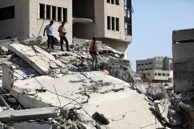 Civil Defense Teams Recover Bodies From Gaza City Rubble Palestinian Civil Defense members, in cooperation with the International Committee of the Red Cross (ICRC), work with limited resources to recover bodies from beneath the rubble of a home belonging to the Gharbiya family in western Gaza City, Gaza Strip, on August 11, 2026. Medics say 13 bodies remain trapped under the rubble, as search and recovery operations continue amid a severe shortage of heavy equipment needed to clear debris and reach the victims. Photo by Bilal Osama apaimages Gaza city Gaza Strip Palestinian Territory 110826_Gaza_BO_01(4) Copyright: xapaimagesxBilalxOsamax xapaimagesx