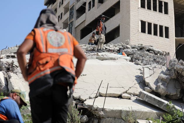 Civil Defense Teams Recover Bodies From Gaza City Rubble Palestinian Civil Defense members, in cooperation with the International Committee of the Red Cross (ICRC), work with limited resources to recover bodies from beneath the rubble of a home belonging to the Gharbiya family in western Gaza City, Gaza Strip, on August 11, 2026. Medics say 13 bodies remain trapped under the rubble, as search and recovery operations continue amid a severe shortage of heavy equipment needed to clear debris and reach the victims. Photo by Bilal Osama apaimages Gaza city Gaza Strip Palestinian Territory 110826_Gaza_BO_01(5) Copyright: xapaimagesxBilalxOsamax xapaimagesx