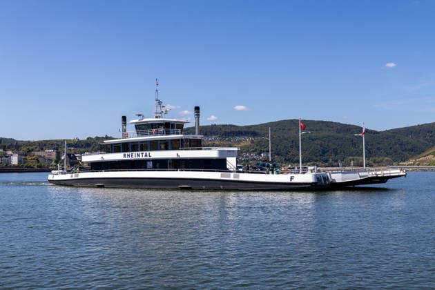 August 2026, Extremes Niedrigwasser am Mittelrhein***Die Rheinfähre zwischen Bingen und Rüdesheim ist weiterhin in Betrieb *** August 2026, Extremely Low Water Levels on the Middle Rhine***The Rhine ferry between Bingen and Rüdesheim remains in operation Copyright: xUdoxHerrmannx