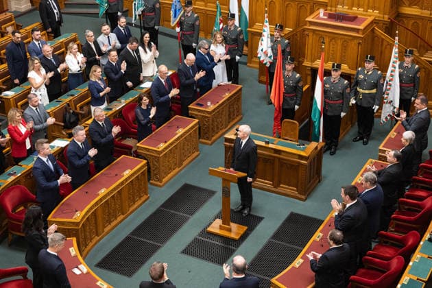 (260811) -- BUDAPEST, Aug. 11, 2026 -- Parliament members congratulate Andras Baka (C), Hungary s newly elected president, at the parliament in Budapest, Hungary, Aug. 11, 2026. Hungary s parliament on Tuesday elected former Supreme Court chief Andras Baka as the country s new president. (Photo by Xinhua) HUNGARY-BUDAPEST-ANDRAS BAKA-NEW PRESIDENT PeterxZsolnai 