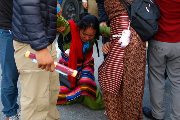Broad Peak Avalanche Bodies Arrive in Kathmandu, Nepal - 11 Aug 2026 A relatives mourns for Nepali mountaineers. Kili Pemba Sherpa, Gyalu Sherpa and Nima Sherpa at Tribhuvan International Airport. The three climbers were among 10 people killed in an avalanche on Broad Peak in Pakistan on July 30. Their bodies were repatriated to Nepal and handed over to their families for final rites. Kathmandu Nepal Copyright: xSkandaxGautamx xSOPAxImagesx _58W0139