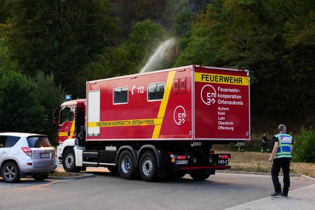 Waldbrand in Zell am Harmersbach, 11.08.2026 Waldbrand in Zell am Harmersbach, 11.08.2026 Feuerwehrkooperation Ortenaukreis Zell am Harmersbach Baden-Württemberg Deutschland *** Forest Fire in Zell am Harmersbach, August 11, 2026 Forest Fire in Zell am Harmersbach, August 11, 2026 Ortenaukreis Fire Department Cooperation Zell am Harmersbach Baden-Württemberg Germany Copyright: xBEAUTIFULxSPORTS Boscox