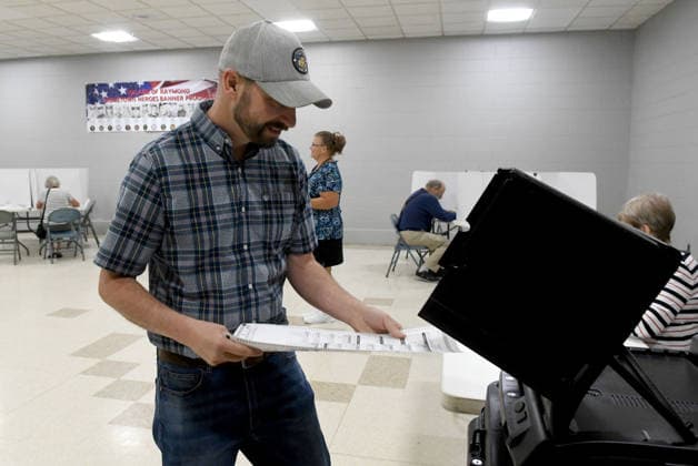 August 11, 2026, Raymond, Wisconsin, USA: MITCHELL BERMAN votes Tuesday August 11, 2026 at the Village of Raymond Town Hall in his three-way Democratic primary race hoping to unseat Republican incumbent Bryan Steil who represents the First Congressional District, including Racine County. Raymond USA - ZUMAh154 20260811_znp_h154_024 Copyright: xMarkxHertzbergx