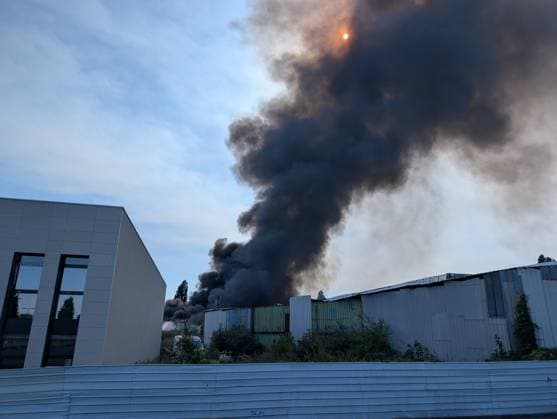 Major fire broke near Roissy-CDG Airport in Paris PARIS, FRANCE - AUGUST 11: A view of smoke after a fire broke in Louvres, near Roissy-CDG Airport, north of Paris, France on August 11, 2026. The fire led to the temporary closure of two of the airport’s runways. Rail and road traffic was partially disrupted. In total, nearly 110 firefighters were deployed and, according to initial reports, at least several dozen vehicles were destroyed by the flames. Luc Auffret Anadolu Paris France. Editorial use only. Please get in touch for any other usage.  Copyright: x2026xAnadoluxLucxAuffretx