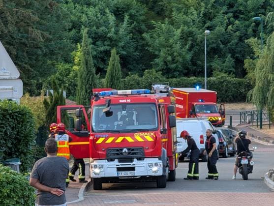 Major fire broke near Roissy-CDG Airport in Paris PARIS, FRANCE - AUGUST 11: A view of smoke after a fire broke in Louvres, near Roissy-CDG Airport, north of Paris, France on August 11, 2026. The fire led to the temporary closure of two of the airport’s runways. Rail and road traffic was partially disrupted. In total, nearly 110 firefighters were deployed and, according to initial reports, at least several dozen vehicles were destroyed by the flames. Luc Auffret Anadolu Paris France. Editorial use only. Please get in touch for any other usage.  Copyright: x2026xAnadoluxLucxAuffretx