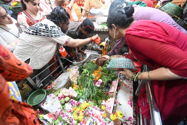 NEW DELHI, INDIA - AUGUST 11: Hindu devotees throng Shiva temple to offer prayers on Sawan Shivratri as devotees offering milk and water on Shiva linga at Gauri Shankar Mandir, Chandni Chowk on August 11, 2026 in New Delhi, India. Shravan Shivratri is a sacred Hindu festival dedicated to Lord Shiva, observed on the Krishna Paksha Chaturdashi tithi of the holy month of Shravan. The festival commemorates Lord Shiva consuming the Halahala poison to save the universe during the churning of the cosmic ocean. The devotees bath the shivlinga with Gangajal, raw milk, honey, curd, ghee (Panchamrit) and other cooling liquids to help soothe his intense heat. (Photo by Ishant Chauhan Hindustan Times) Devotees Throng Shiva Temples On Occasion Of Shravan